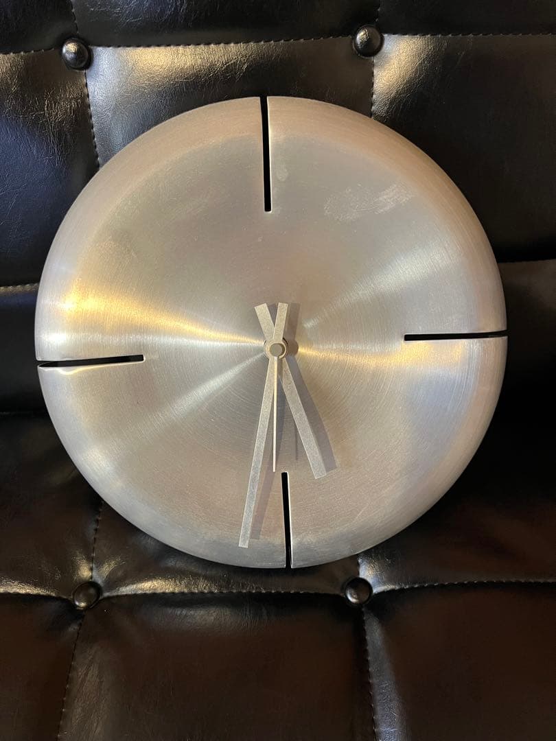 umbra アルミニウム壁掛け時計