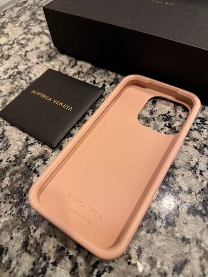 【完売】ボッテガヴェネタ　iPhone15Proケース　カメオ
