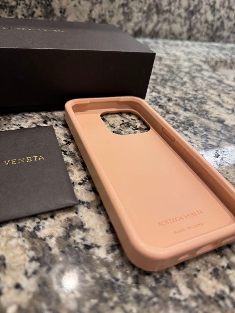 【完売】ボッテガヴェネタ　iPhone15Proケース　カメオ