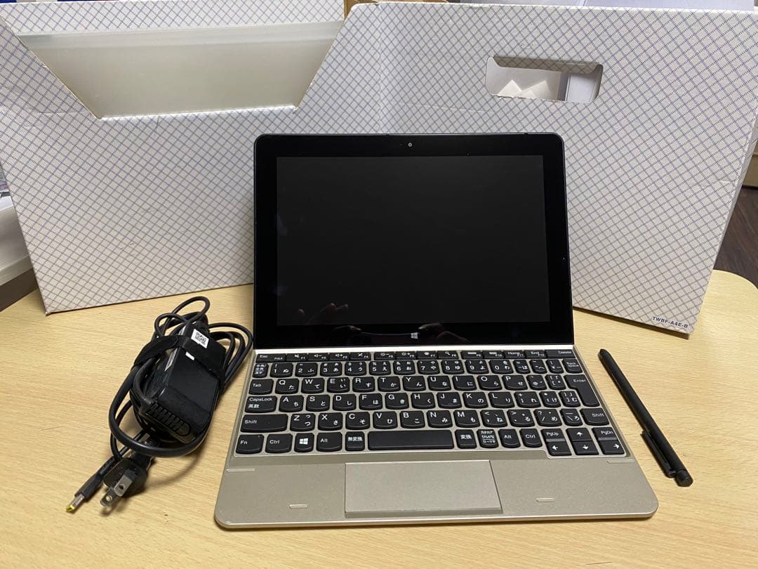 『エプソン』の８０型ロールアップスクリーン　ミニパソコン