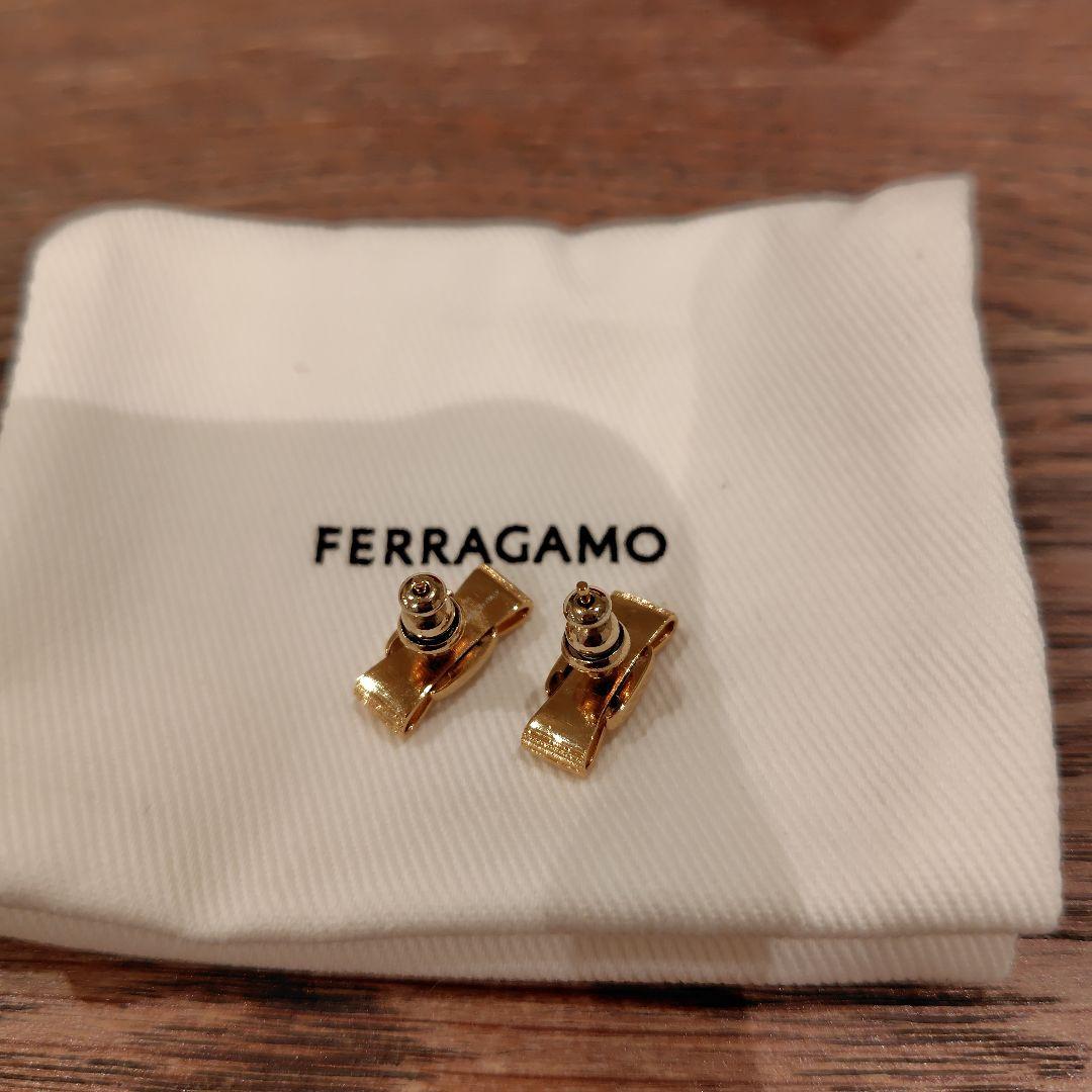 FERRAGAMO ヴァラ　ピアス　ゴールド