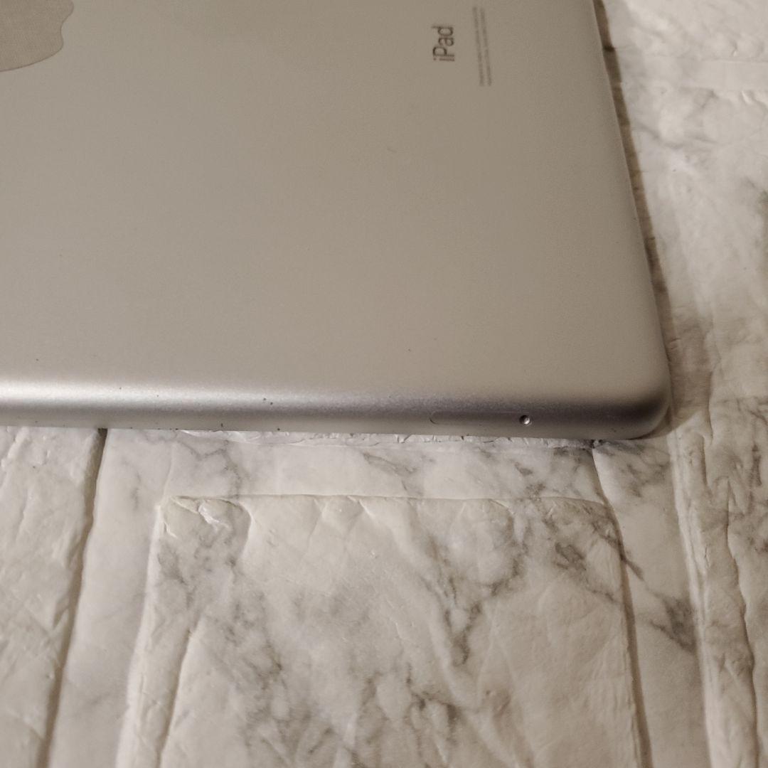 235 iPad 7世代 128GB SIMフリー シルバー