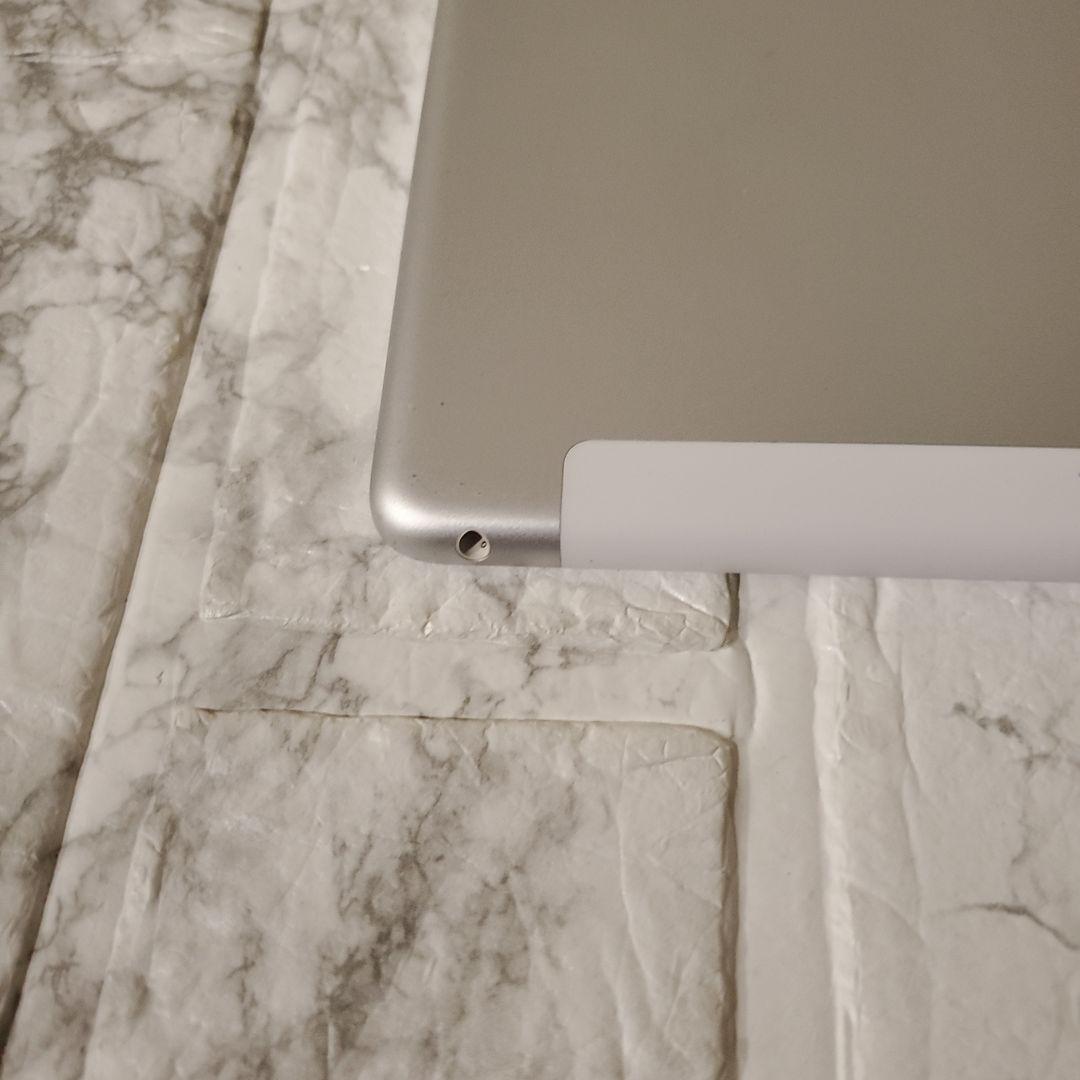 235 iPad 7世代 128GB SIMフリー シルバー