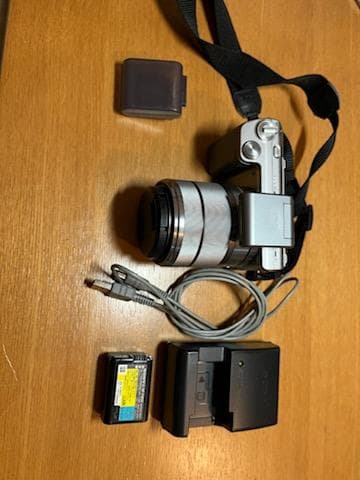 ミラーレス一眼カメラ　ソニーNEX-5　シルバー