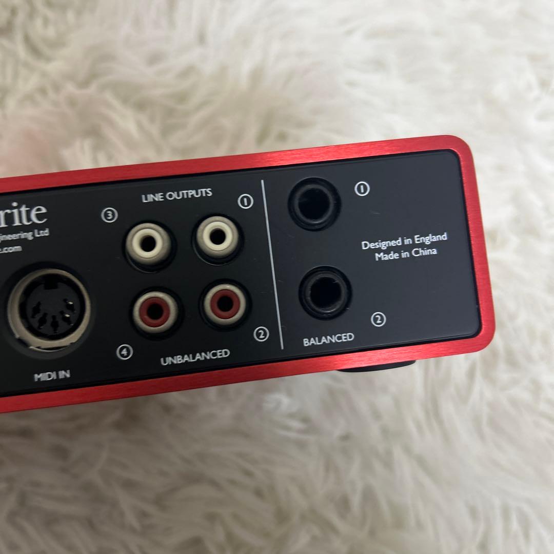 Focusrite Scarlett 2i4 オーディオインターフェイス