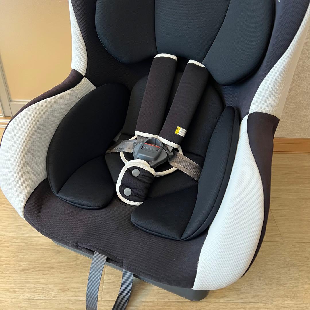 【美品】コンビ　ウィゴー　チャイルドシート 新生児から　リクライニング可能