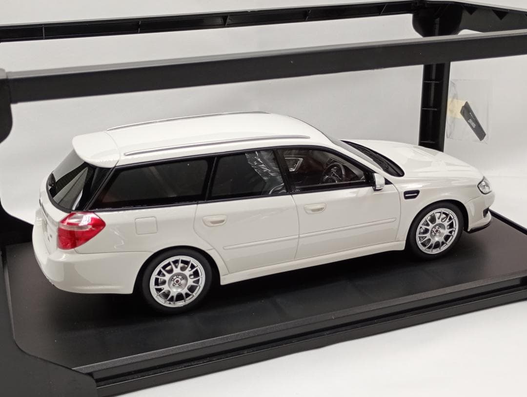 DNA 1/18 スバルレガシィ S402 ツーリングワゴン 2006 ホワイト