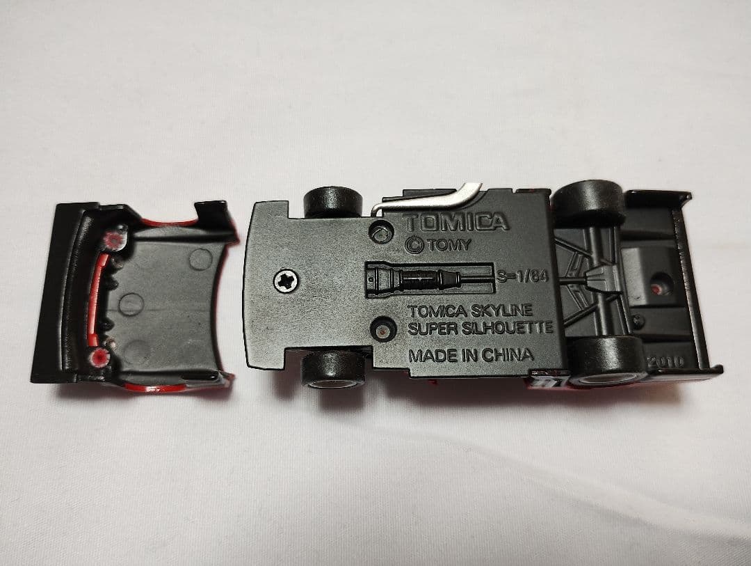トミカ スカイライン スーパーシルエット