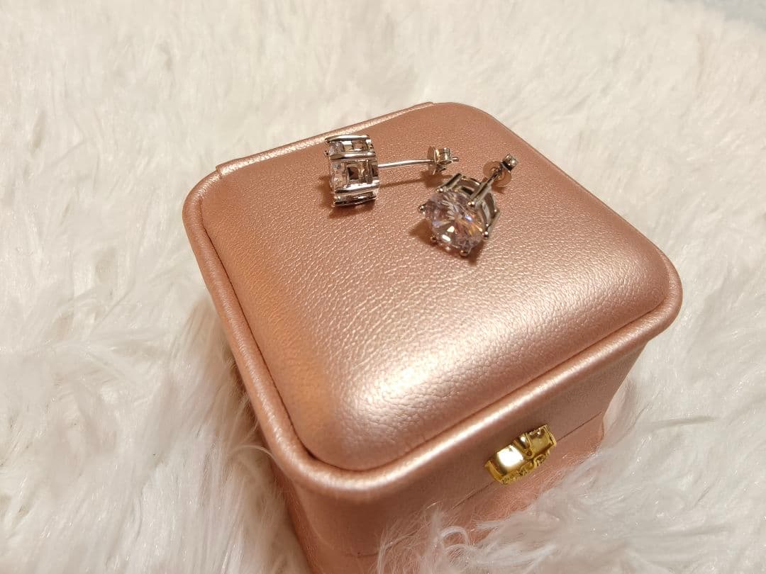 【2ct 】人工ダイヤモンド 最高品質 モアサナイト 6爪 ピアス