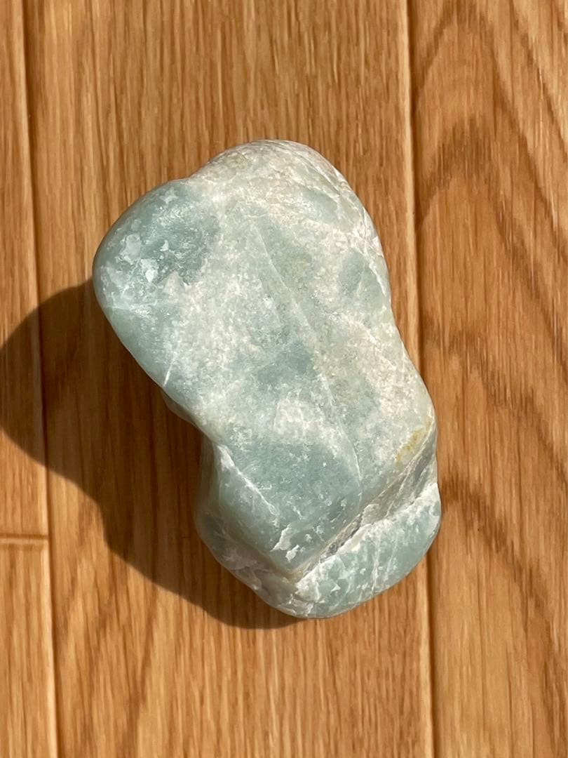 希少！ 糸魚川　水色　翡翠原石　ひすい