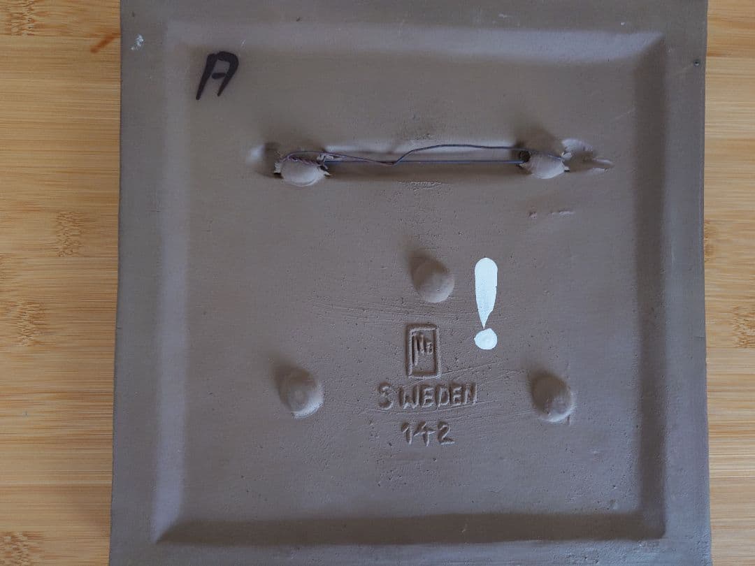 リンゴ木のモチーフの立体彫刻