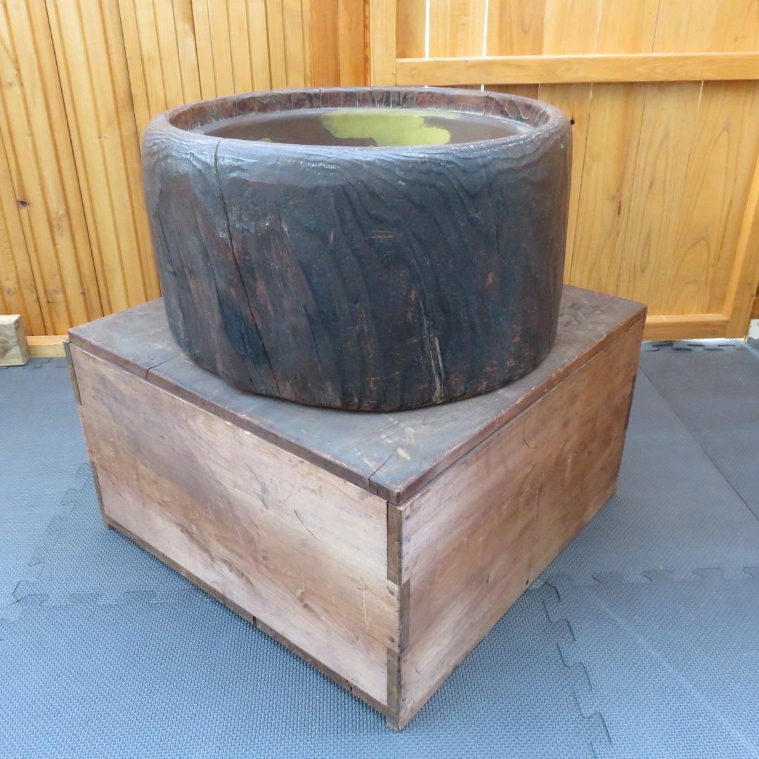 丸火鉢 箱入り 木箱 丸太くりぬき ヒビあり 炉 鉄瓶に