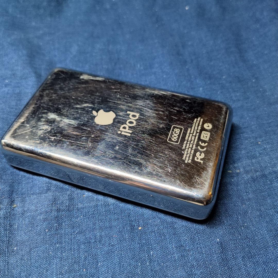動作品　iPod Classic　60GB A1099　カラー液晶　白と金属