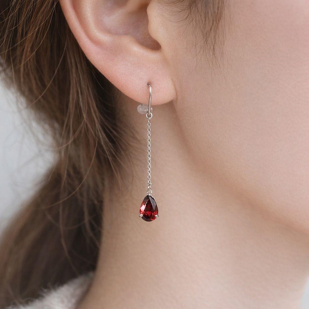 Pt900 ガーネット ピアス 雫型 揺れるデザイン プラチナ 赤石 上品