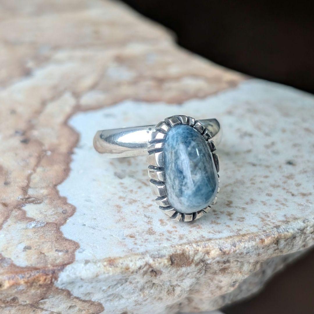 Full-Moon様　ハンドメイドの糸魚川翡翠リング　入りコン沢