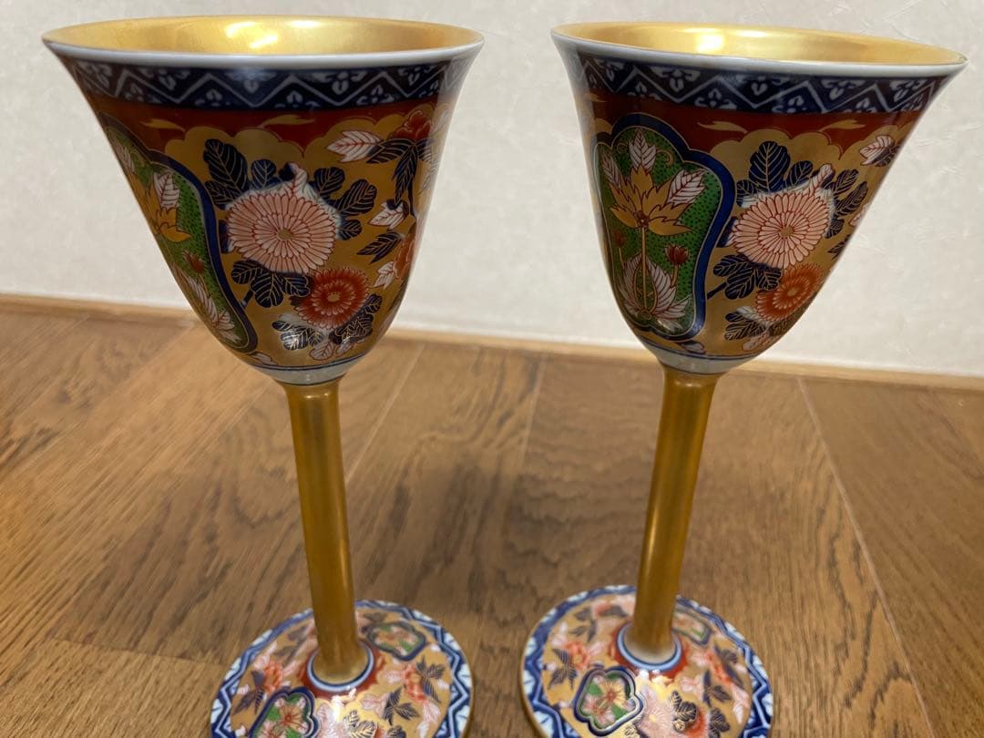 其泉作　極錦金彩古伊万里　日肥 其泉作　昭和年製　ペアワインカップ