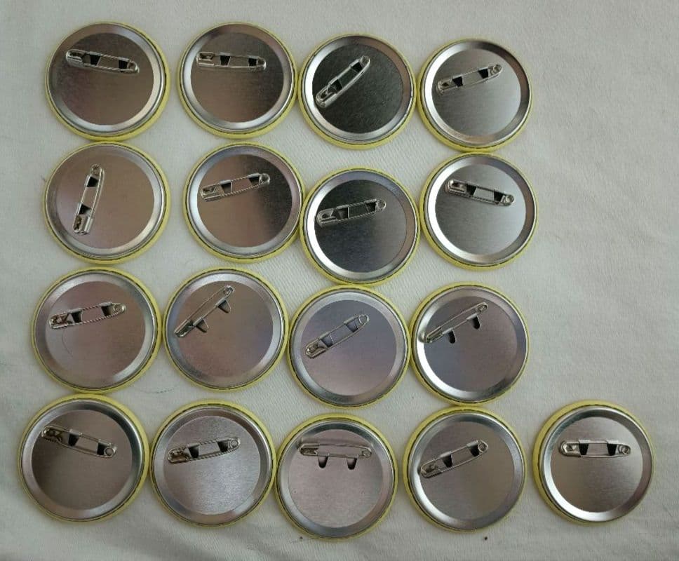 すとぷり　るぅと　缶バッチ　2024　newyear デフォ　ニューイヤー