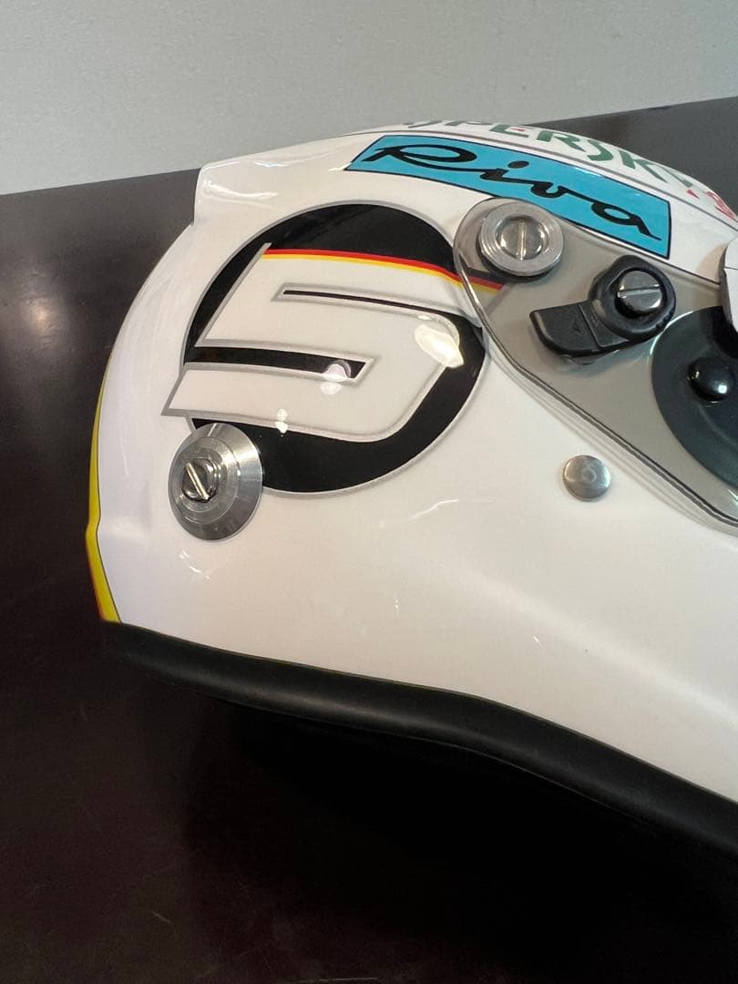 （美品）F1 Ferrari セバスチャンベッテル 直筆サイン入アライ1/2