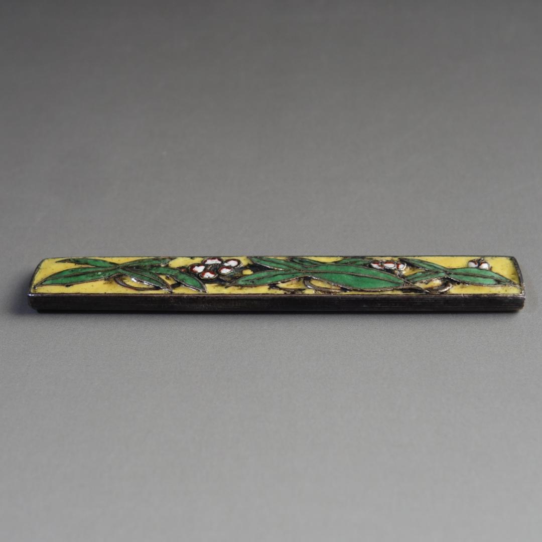 【 銀地 七宝焼 沢潟梅花図小柄】 鍔 鐔 小柄 刀装具 骨董 アンティーク