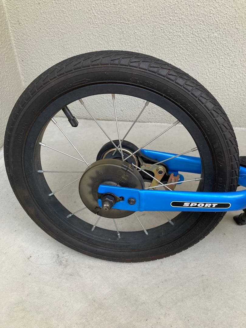 ストライダー14x 、専用キックスタンドと楽々ポンプ付き