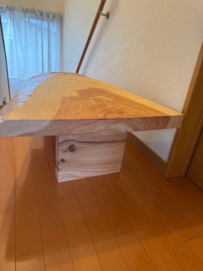 天然杉の一枚板根っこ部分木目テーブル