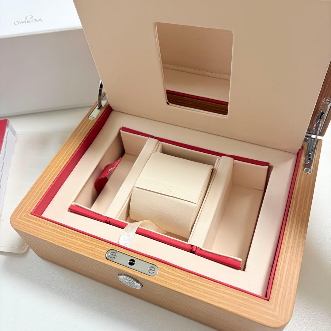 美品　オメガ　腕時計　ウォッチ　ケース　空箱　木目調　現行品