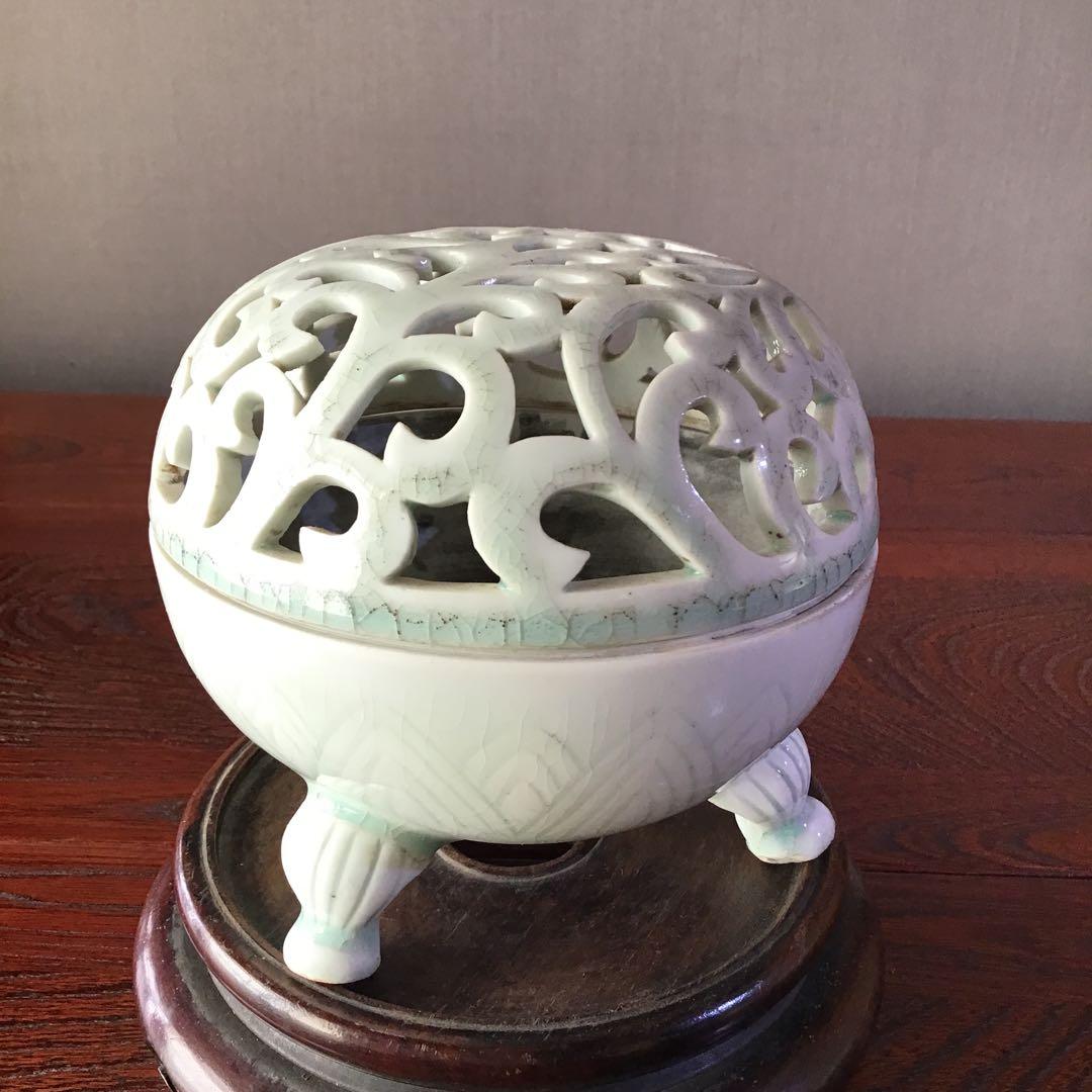 唐草紋彫透　三足　香炉　　清朝期