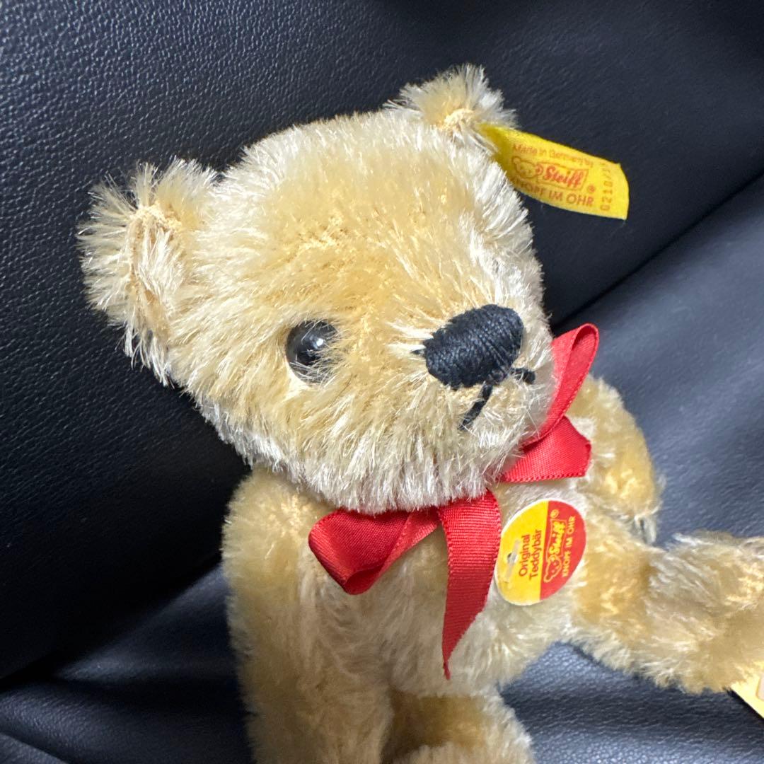 Steiff 茶色いぬいぐるみ 赤いリボン