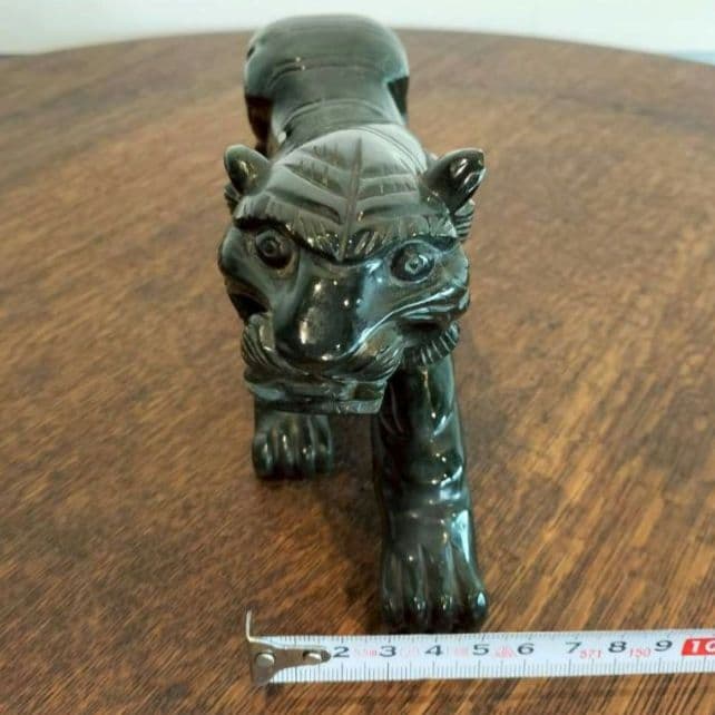 緑色天然石の虎の彫刻 置物　虎　干支　レトロ　天然石　タイガー