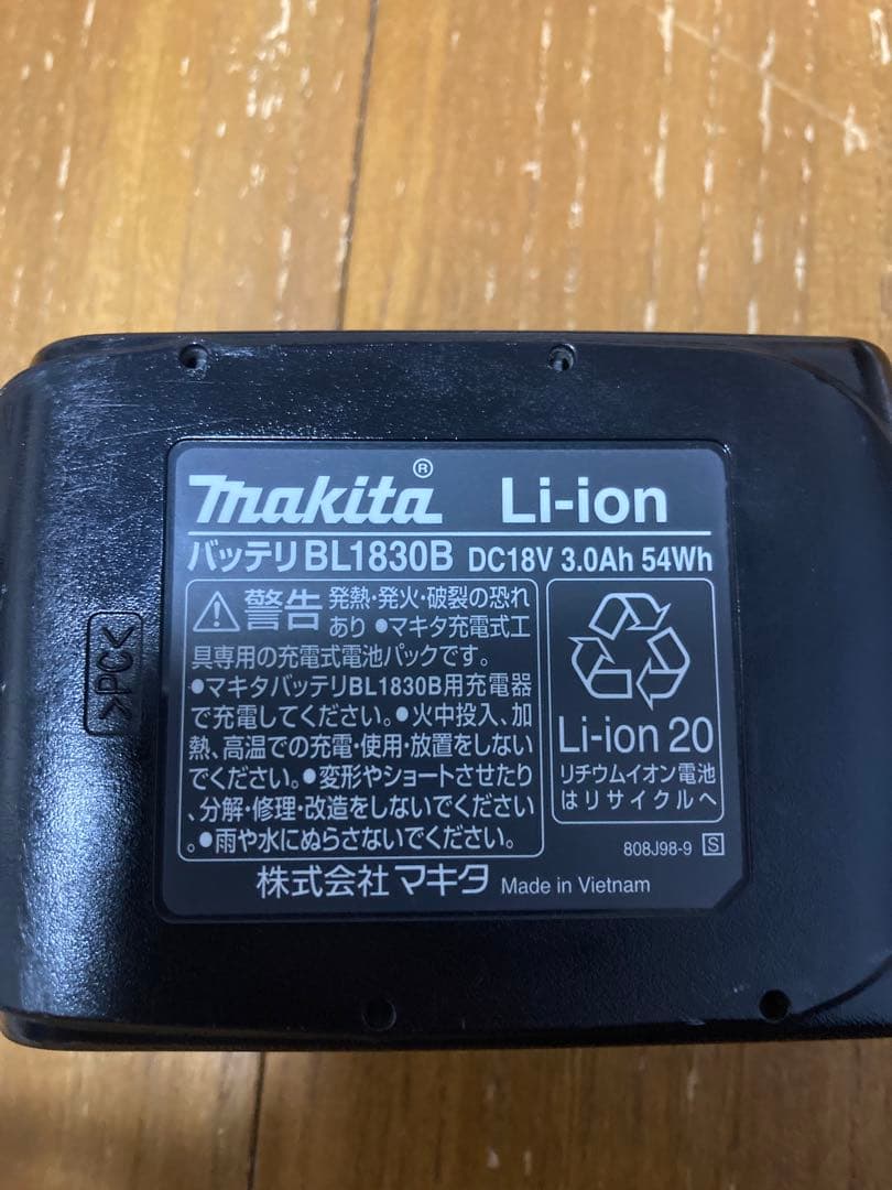 【充電器・バッテリ付】makitaマキタ　クリーナー本体＋サイクロンユニット付替