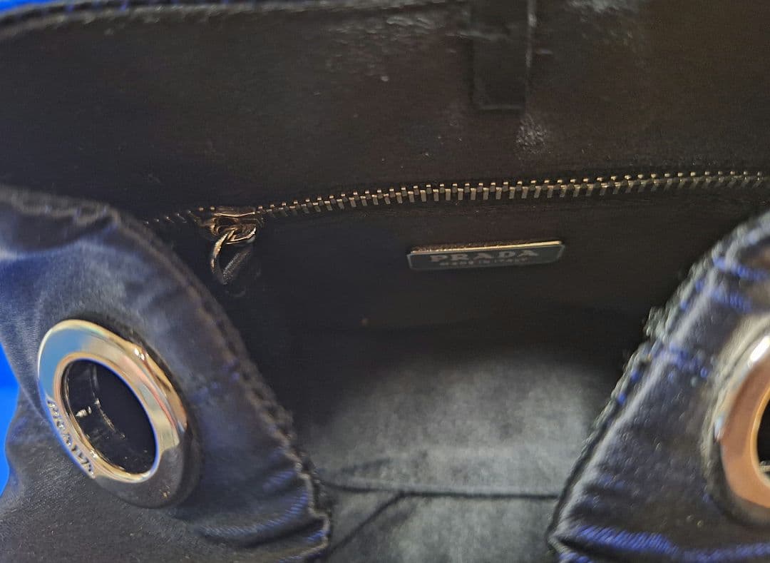 美品 シルクPRADA 黒 リングハンドル パーティーバッグ