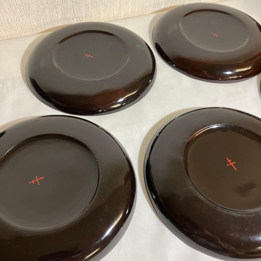 骨董木製漆塗り菓子盆１５枚（直径１７．５㌢、高さ２㌢、重さ９２㌘）