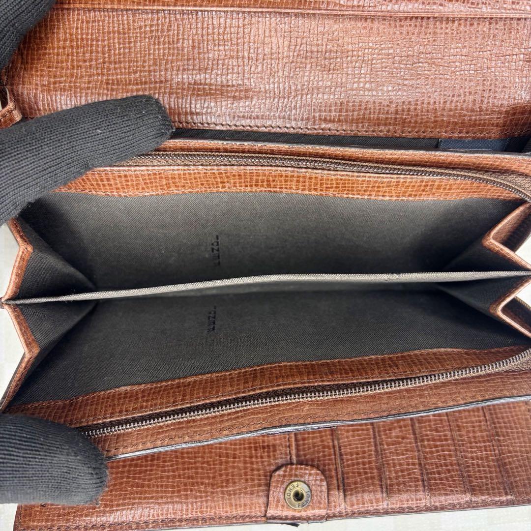 極美品　FENDI フェンディ　長財布　三つ折り　M06