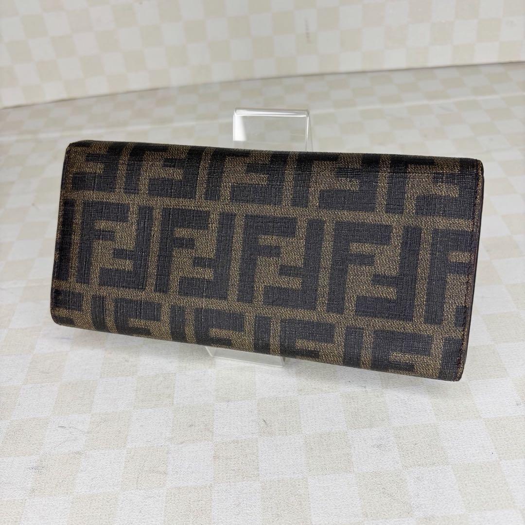 極美品　FENDI フェンディ　長財布　三つ折り　M06
