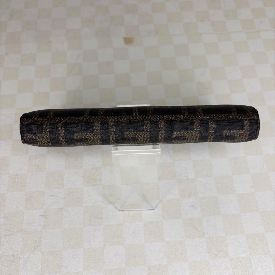 極美品　FENDI フェンディ　長財布　三つ折り　M06