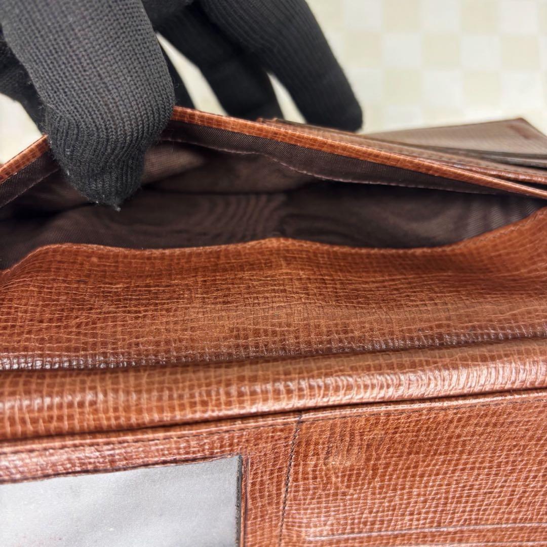 極美品　FENDI フェンディ　長財布　三つ折り　M06