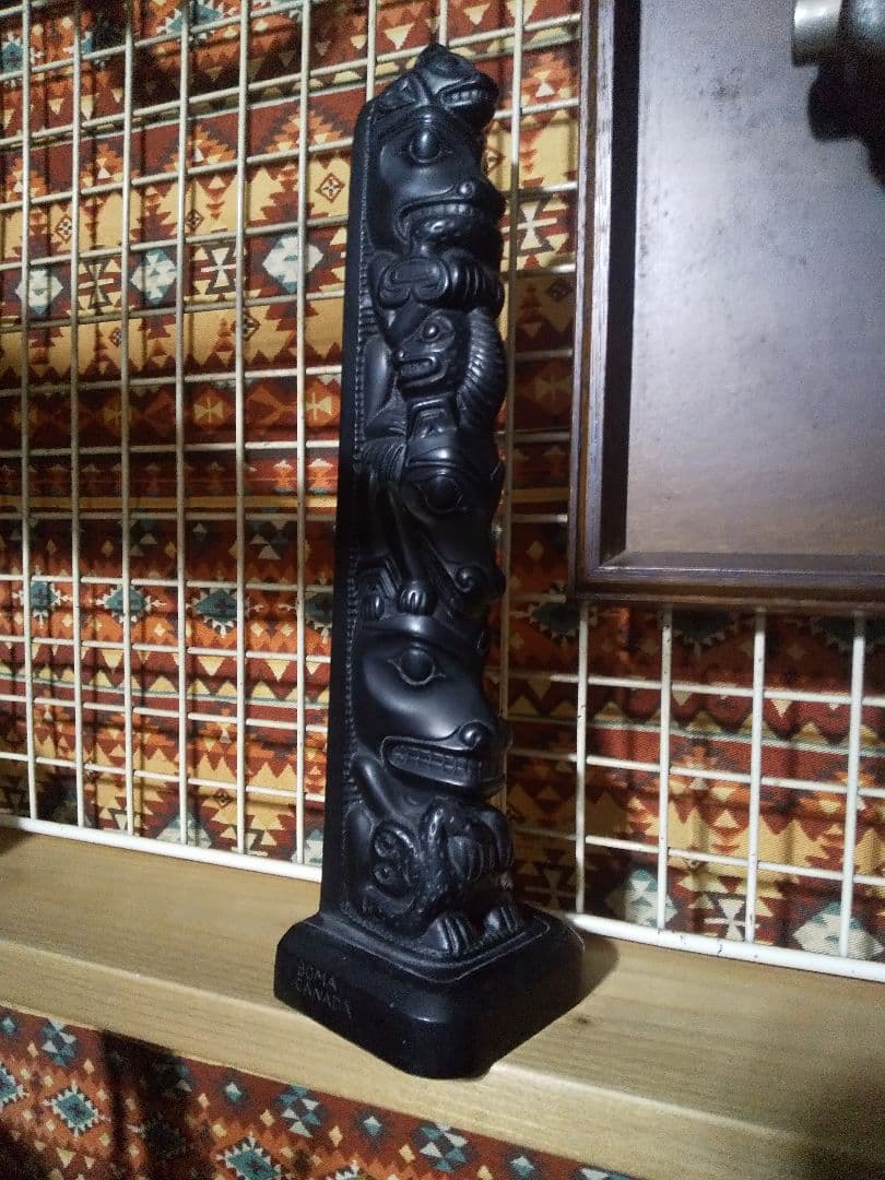 ネイティブアメリカン、インディアン カナダ製トーテムポール 樹脂製