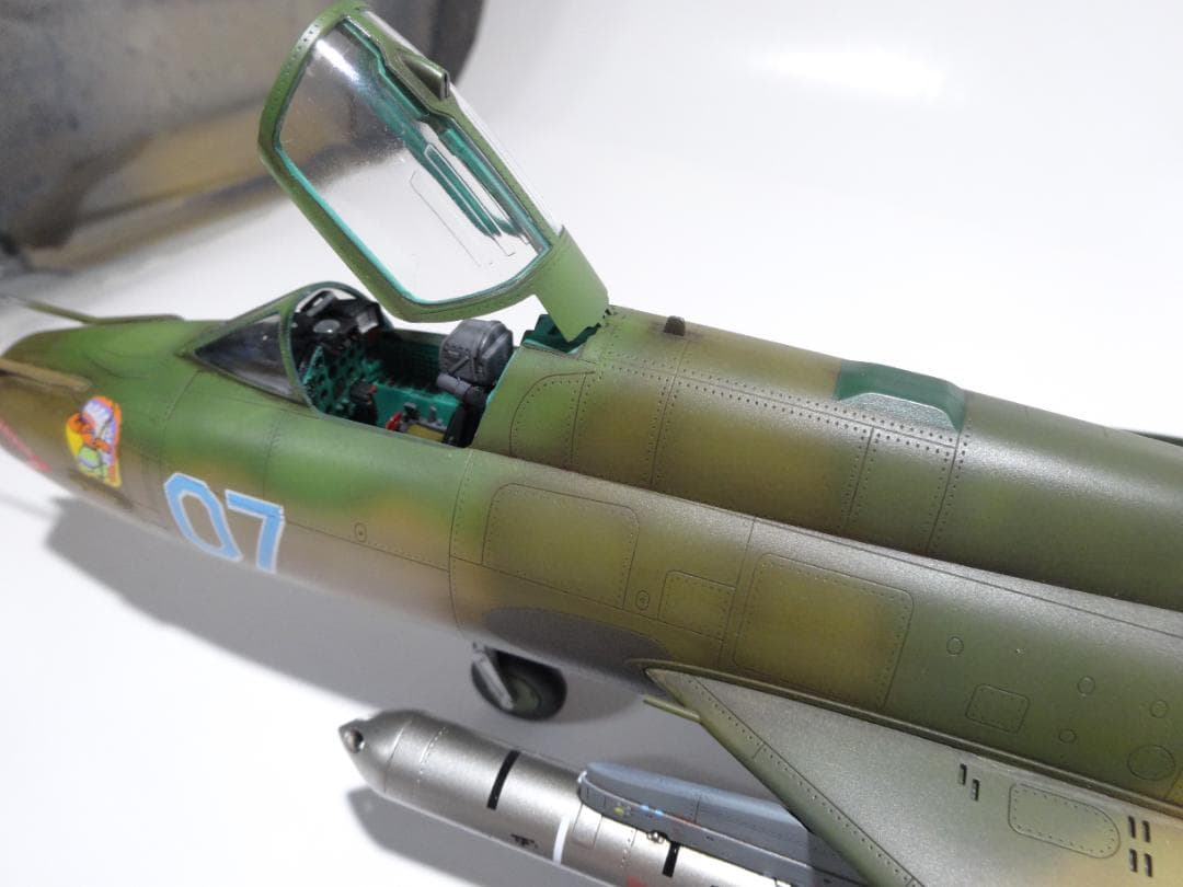 トランぺッター1/48「Su-17フィッター」完成品