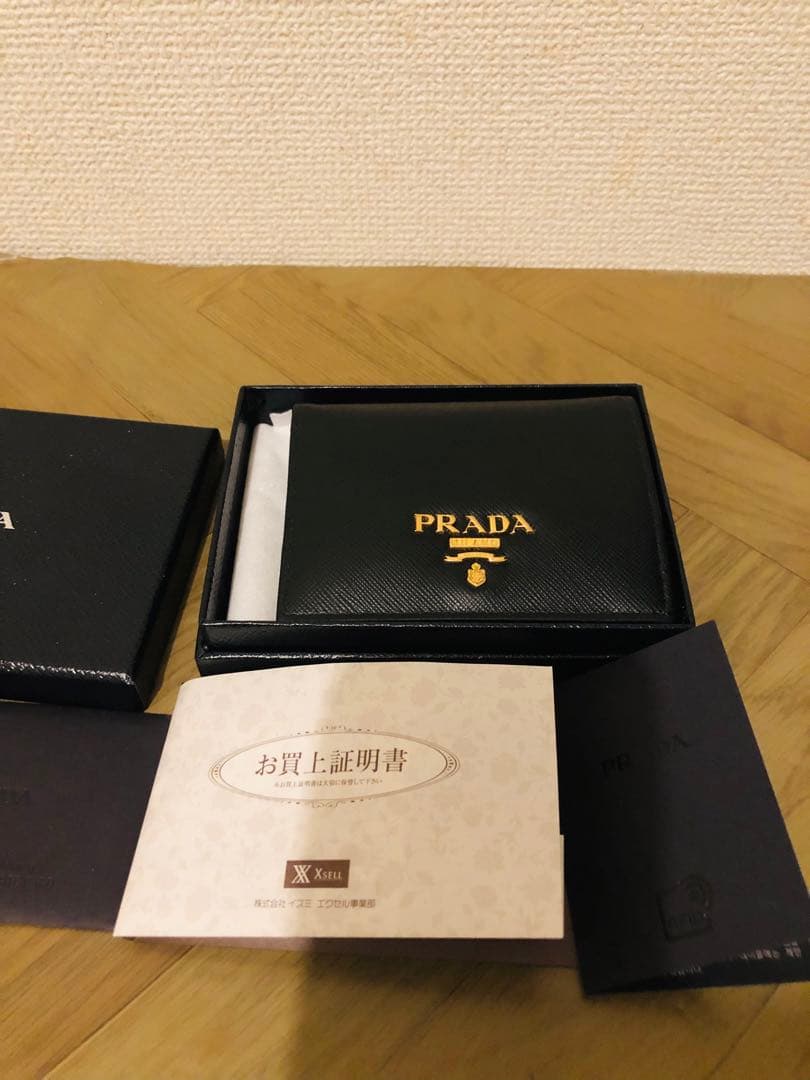 PRADA サフィアーノレザー 二つ折り財布 (ICチップ(RFID)搭載)