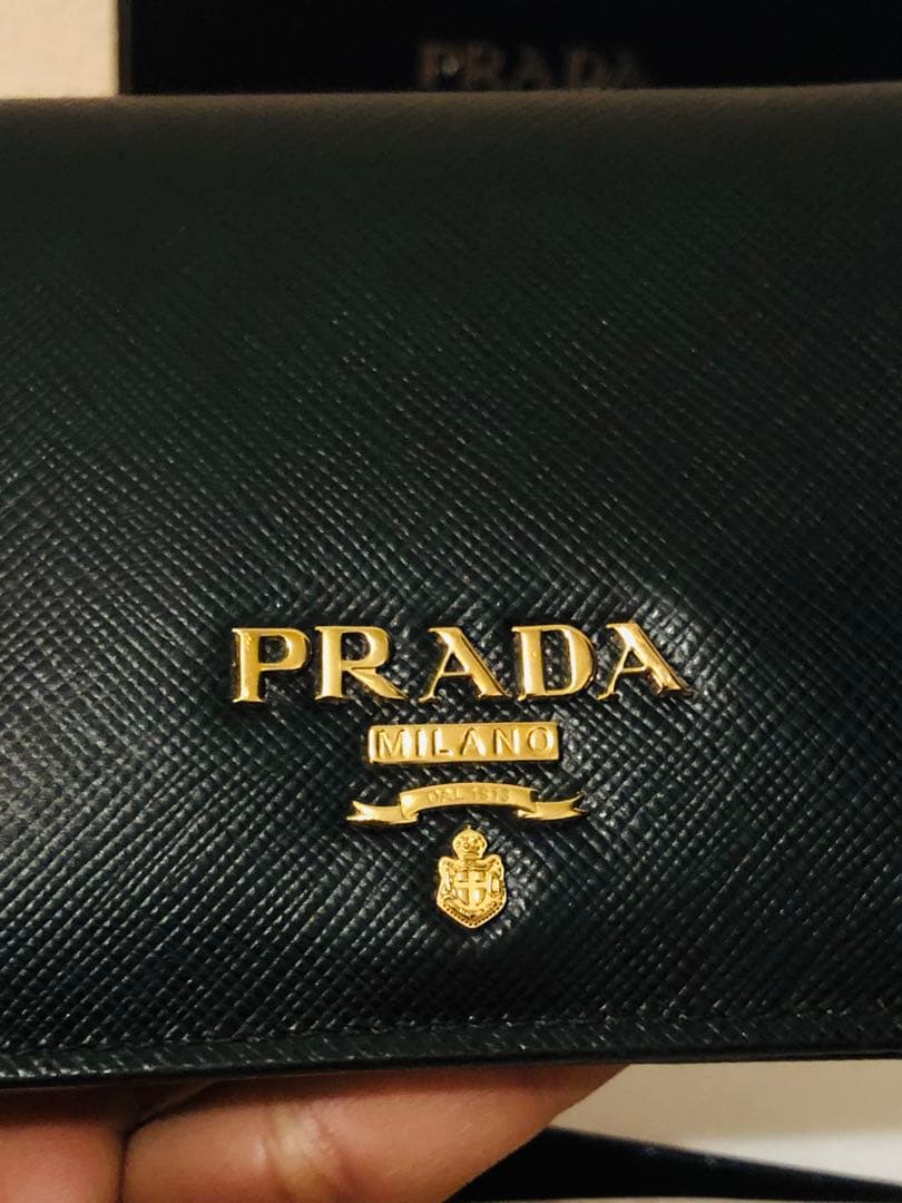 PRADA サフィアーノレザー 二つ折り財布 (ICチップ(RFID)搭載)