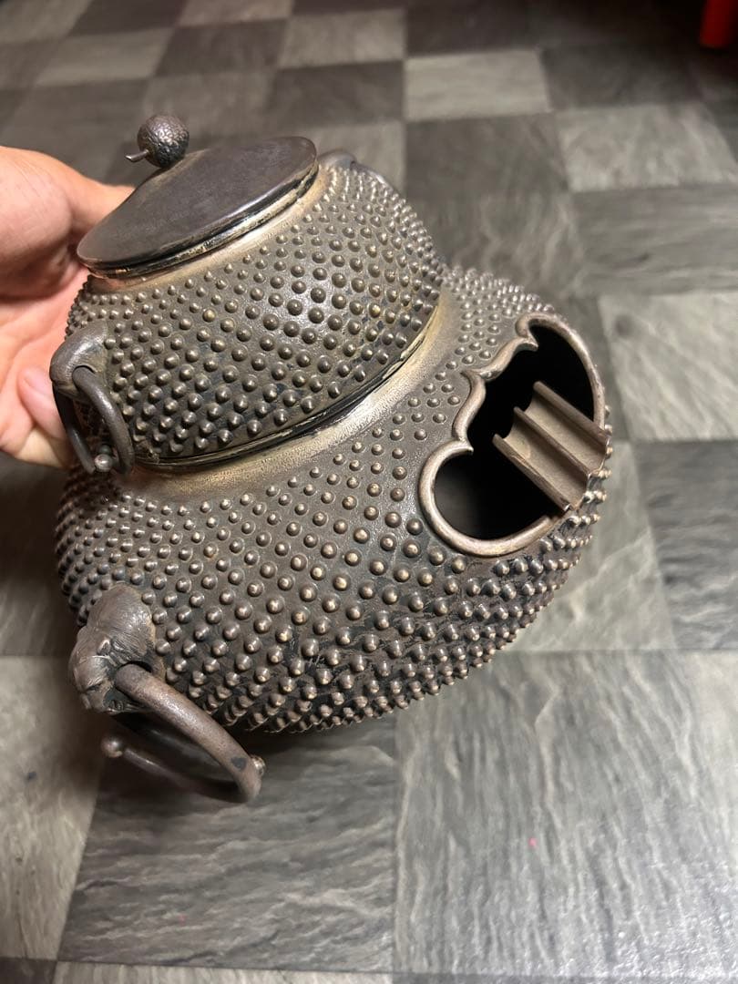 銀製 丸型茶釜 突起模様