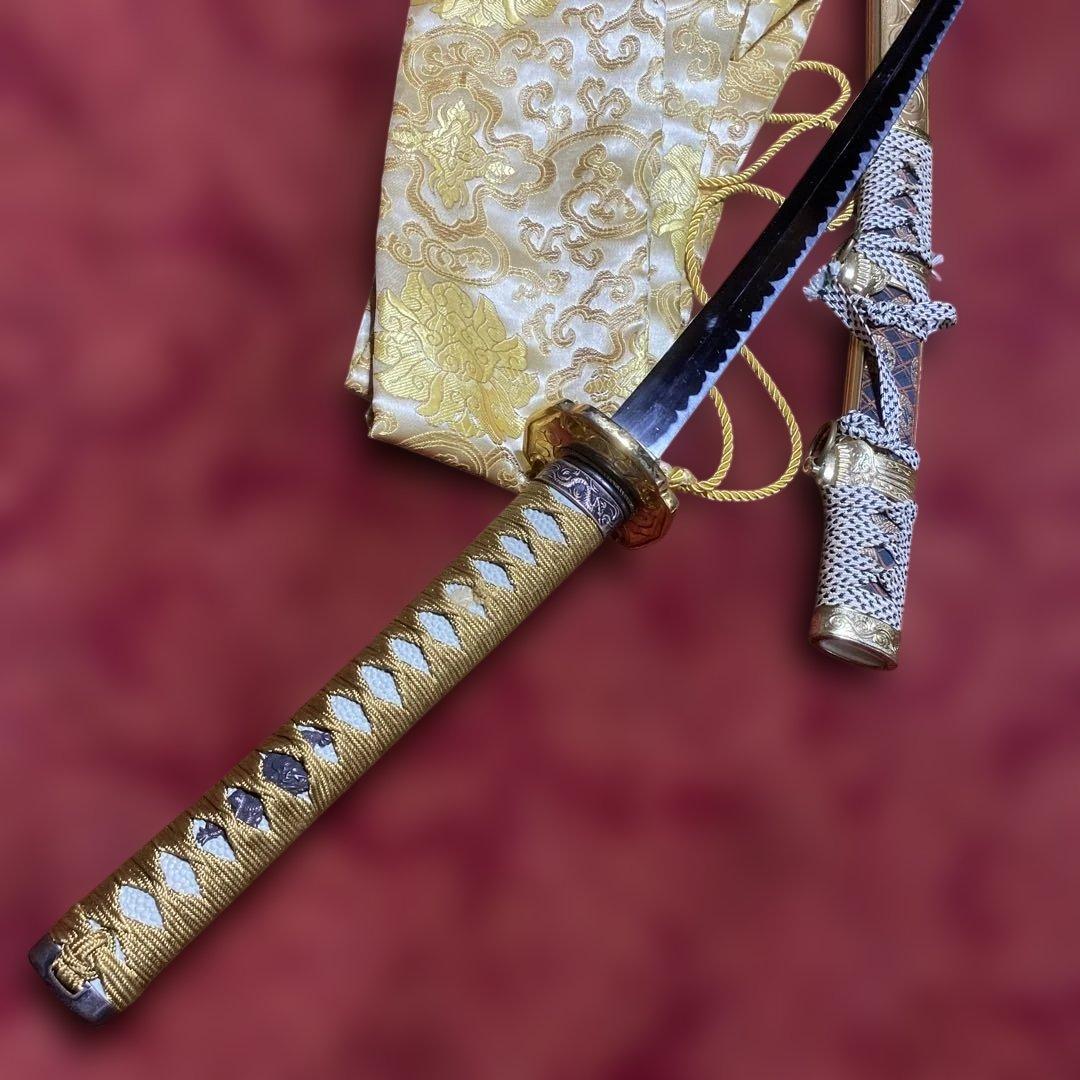 模造刀(刀袋付) 太刀造り 金具装飾 金茶柄 太刀型金鍔