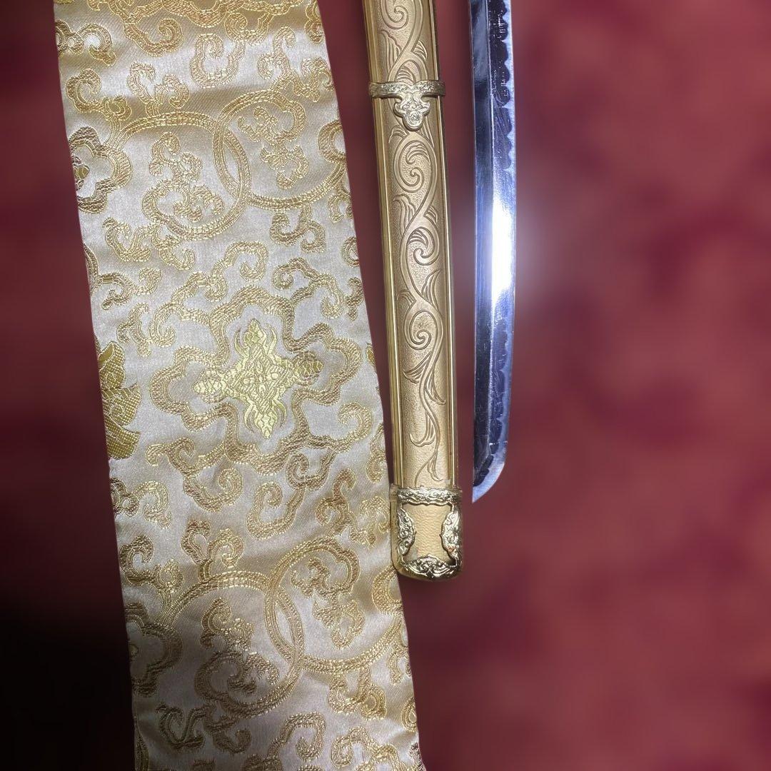 模造刀(刀袋付) 太刀造り 金具装飾 金茶柄 太刀型金鍔