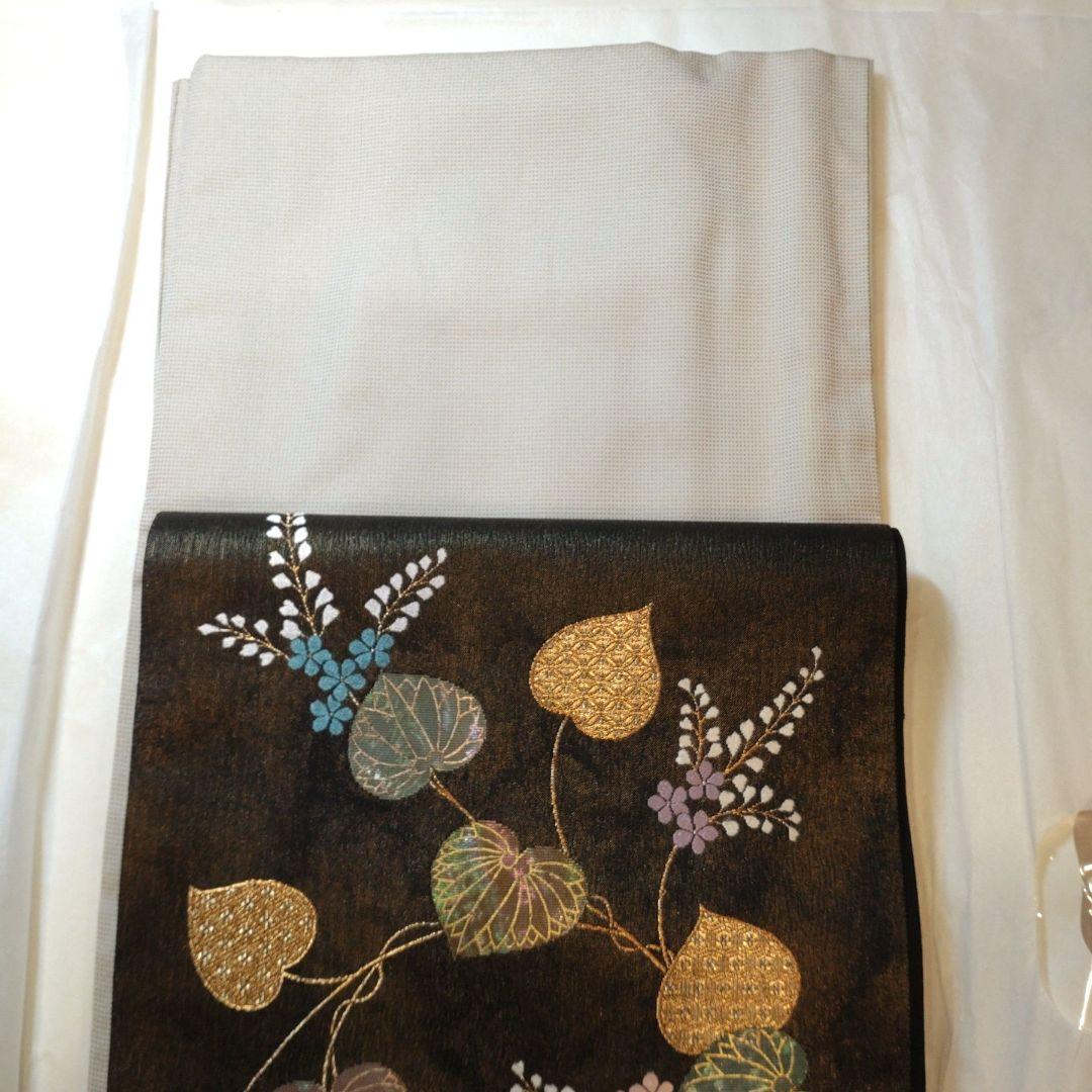 西陣御召　角通し柄　薄い抹茶色　袷　余り布あり　パールトーン加工済　着物のみ