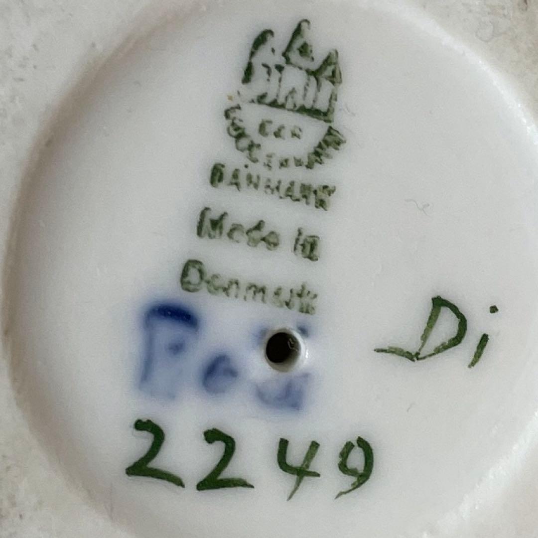 少女と白いネコ・１０cm×１１cm・Ｂ＆Ｇ． ・