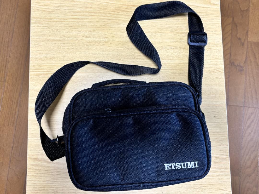 SONYのハイビジョンビデオカメラ ハンディカムHDR-SR12　付属品充実