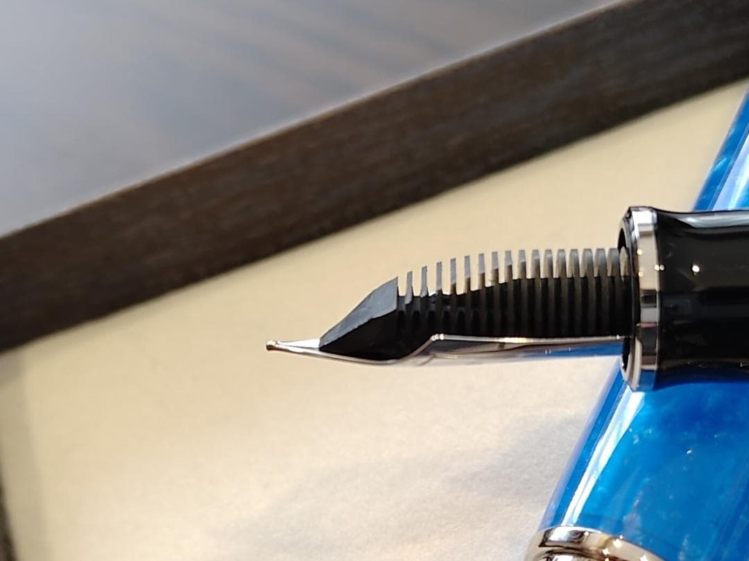 ペリカン 万年筆 スーベレーン M805 ヴァイブラントブルー EF