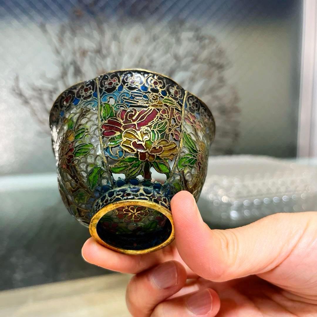 骨董　ガラス七宝　透胎七宝　省胎七宝　透かし技法　彩色花綴り　輪花フチ　盃
