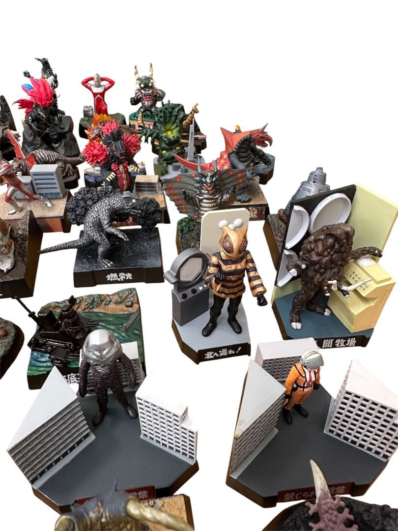 ウルトラマン　まとめ売り　ウルトラ怪獣　怪獣名鑑など　36個　36体