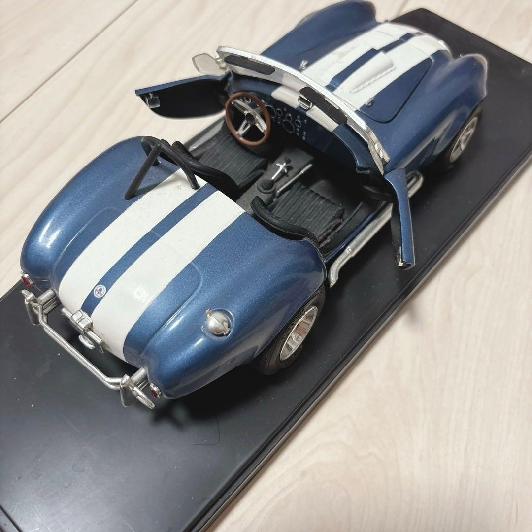 ミニカー 1/18 2台セット コブラ＆レトロカー 台座付き ダイキャストモデル